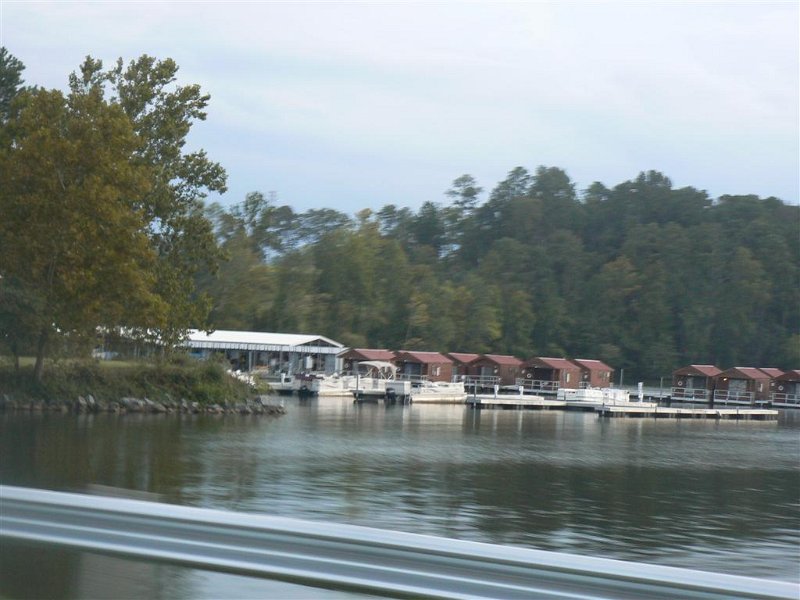 Guntersville Trip/025Drive along the lakeFloating cabins